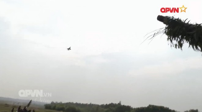 Việt Nam dùng Su-22 làm mục tiêu cho pháo phòng không tập ngắm bắn - Ảnh 2.