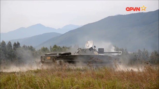 PT-76 Việt Nam được tích hợp khí tài ngắm bắn ngày - đêm thế hệ mới, tính năng vượt trội - Ảnh 2.