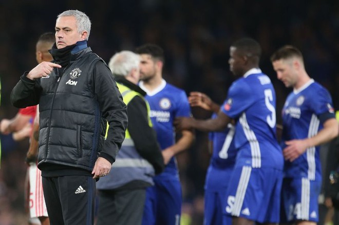 Mourinho khiến Chelsea tức giận, đau đớn với hành động đầy kênh kiệu - Ảnh 2.