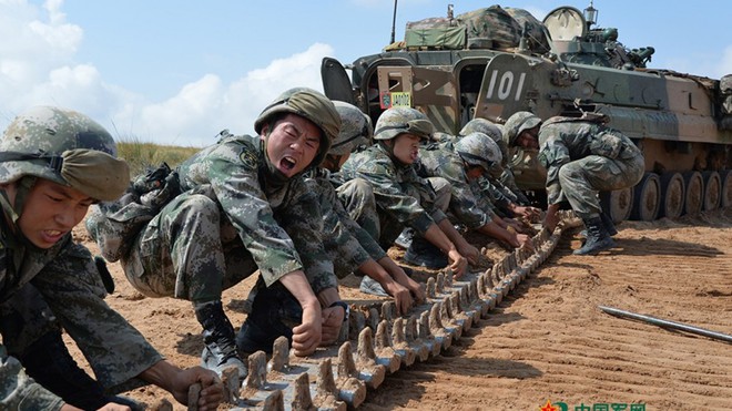 Tam quân Trung Quốc rầm rập tập trận quy mô lớn, Bắc Kinh muốn nói gì? - Ảnh 2.