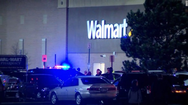 Mỹ: Xả súng bên trong siêu thị Walmart, ít nhất 3 người thiệt mạng, hung thủ bỏ trốn - Ảnh 7.