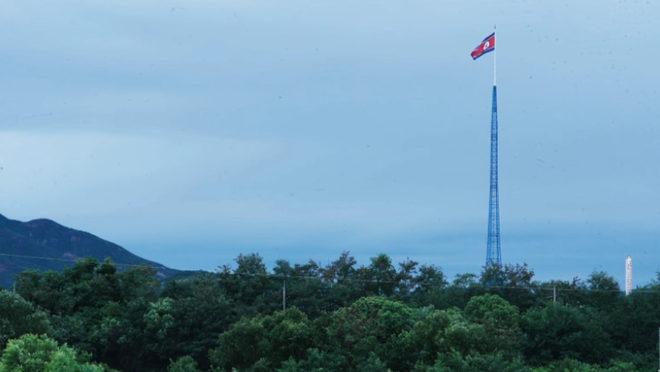 Hàn-Triều kèn cựa: Áp đảo đối thủ bằng... cột cờ to hơn, và chuyện lạ ở DMZ - Ảnh 2.