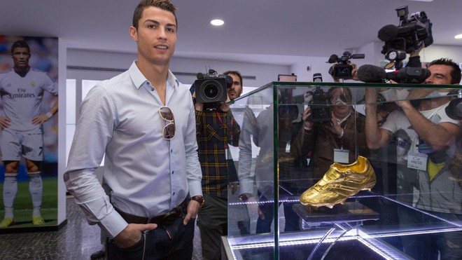 Với Ronaldo, quý giá nhất không phải là Quả bóng vàng, mà là một quả bóng rách - Ảnh 4.