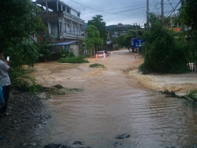 Thái Nguyên: Nhiều nơi ngập lụt nghiêm trọng do ảnh hưởng của bão số 6 - Ảnh 9.