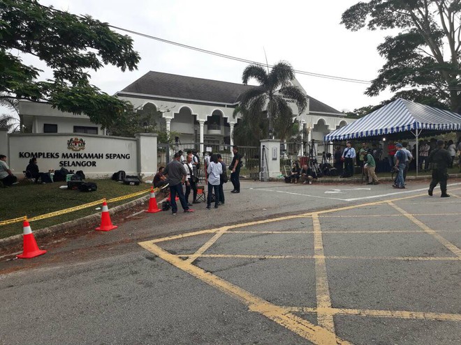 Đoàn Thị Hương đã được cảnh sát hộ tống tới tòa Sepang tham dự phiên tòa lần ba - Ảnh 4.