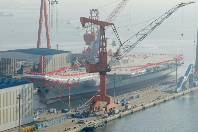 [ẢNH+VIDEO] Cận cảnh tàu sân bay nội địa đầu tiên Trung Quốc vừa hạ thủy - Ảnh 6.