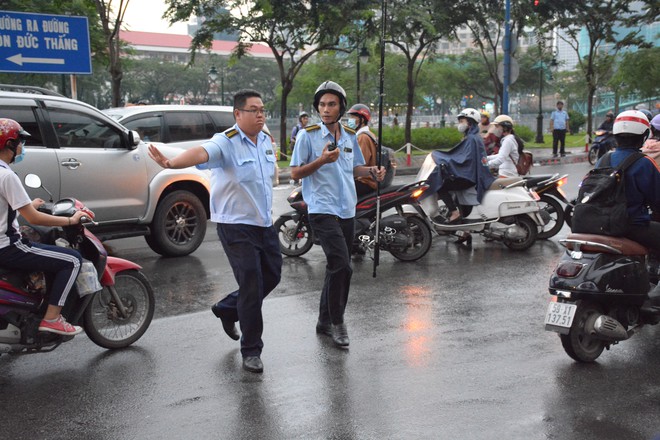 Bị ông Đoàn Ngọc Hải cho kéo ô tô về phường, chủ xe phản ứng bất ngờ - Ảnh 7.