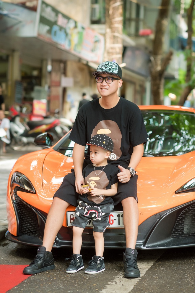 Chồng và con trai đi siêu xe tiền tỷ đến chúc mừng Ngọc Thạch lên chức bà chủ - Ảnh 5.