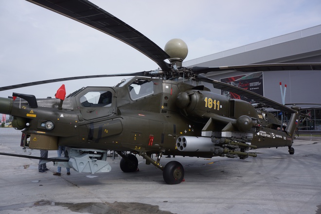 Phóng viên VN duy nhất ngồi trực thăng Mi-171V5 và sờ tận tay xe tăng T-90 ở Nga - Ảnh 2.