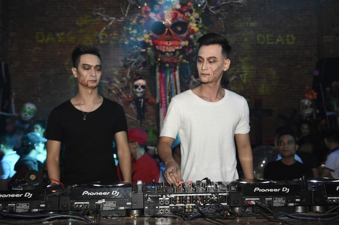 Hình ảnh Slim V hóa ma cà rồng, tái hợp DJ Nim trong ngày Halloween - Ảnh 2.