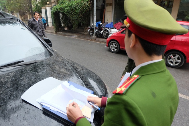 Hà Nội: Ngày đầu triển khai đỗ xe theo ngày chẵn - lẻ trên phố Nguyễn Gia Thiều - Ảnh 5.