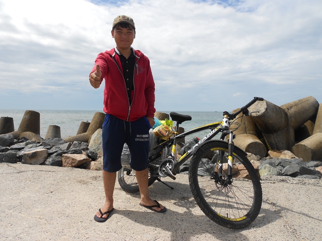 20 tuổi – chàng trai một mình đạp xe xuyên Việt, bỏ lại sau lưng muôn lời dè bỉu - Ảnh 1.