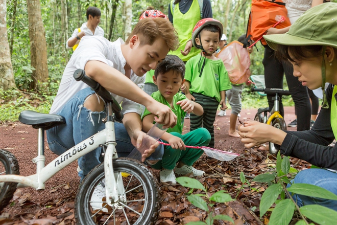 Cậu cả nhà Đăng Khôi ngày càng bảnh bao, đáng yêu - Ảnh 2.