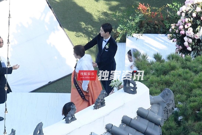[TRỰC TIẾP TỪ HÀN QUỐC] Siêu đám cưới Song Hye Kyo - Song Joong Ki: Cô dâu chú rể tươi rói bên dàn khách mời hạng A - Ảnh 45.