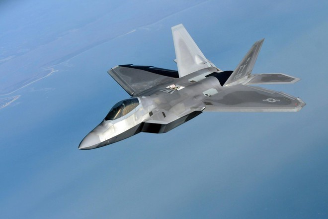 Bị các máy bay chiến đấu của Nga “trêu ngươi”, F-22 của Mỹ chỉ bất lực đứng nhìn? - Ảnh 1.