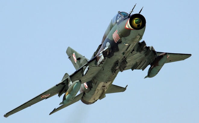 Su-22 phải làm sao để chiến thắng F/A-18 trong không chiến? - Ảnh 1.