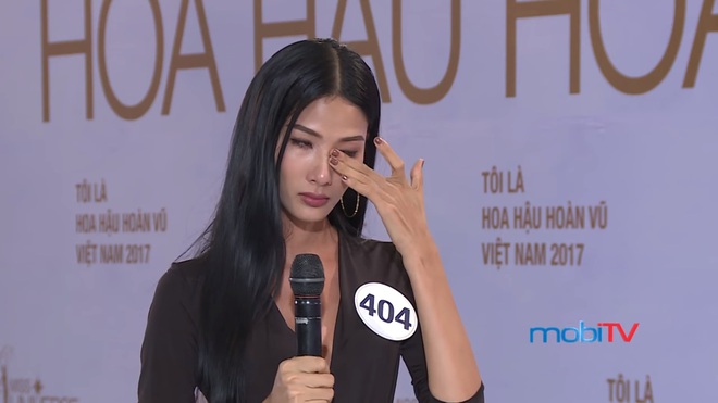 Hoa hậu Hoàn vũ VN 2017, tập 1: Nhiều trò cười, lố lăng tới mức MC Phan Anh bức xúc - Ảnh 13.