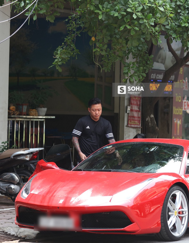[Video hot] Tuấn Hưng phóng siêu xe Ferrari 15 tỷ gây chú ý trên phố - Ảnh 3.