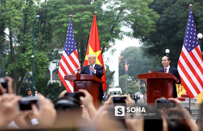 [ẢNH] Toàn cảnh lễ đón chính thức Tổng thống Mỹ Donald Trump tại Hà Nội - Ảnh 9.