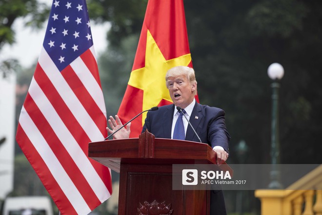 [ẢNH] Toàn cảnh lễ đón chính thức Tổng thống Mỹ Donald Trump tại Hà Nội - Ảnh 12.