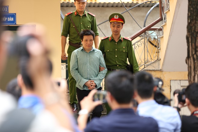 Cựu chủ tịch HĐQT OceanBank Hà Văn Thắm bị tuyên chung thân, Nguyễn Xuân Sơn án tử hình - Ảnh 5.