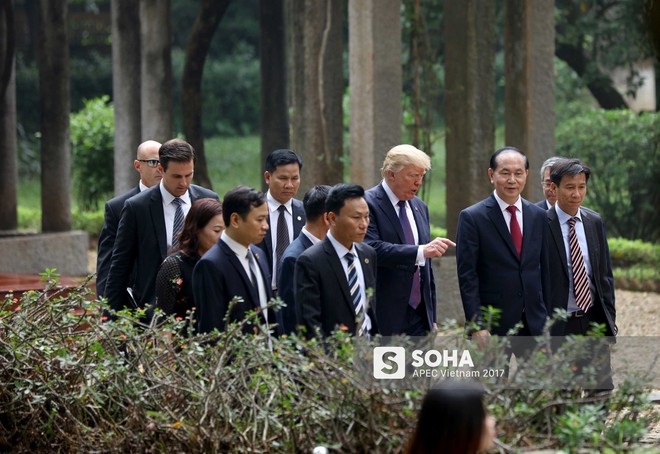 [ẢNH] Toàn cảnh lễ đón chính thức Tổng thống Mỹ Donald Trump tại Hà Nội - Ảnh 18.