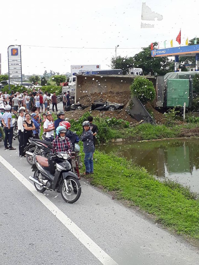 Xe tải đè nát xe con ở Nam Định, một người tử vong - Ảnh 1.