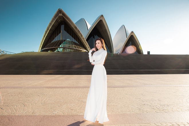 Hoa hậu Hoàng Dung chụp ảnh áo dài tại Úc - Ảnh 1.