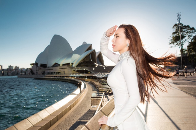 Hoa hậu Hoàng Dung chụp ảnh áo dài tại Úc - Ảnh 4.