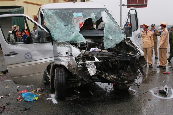 Nhiều nạn nhân vụ xe tải đâm xe đón dâu vẫn đang bất tỉnh - Ảnh 1.