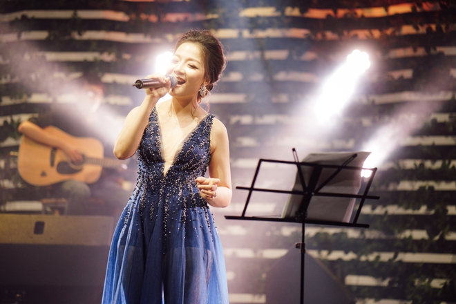 Nữ ca sĩ có gương mặt giống Hoa hậu Nguyễn Thị Huyền tái xuất làng nhạc Việt - Ảnh 11.