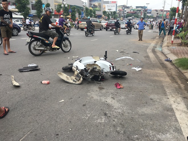 Hà Nội: Xe ô tô Fortuner tông hàng loạt phương tiện, 3 người bị thương - Ảnh 7.