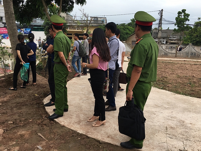 Vụ 4 người đuối nước ở Thường Tín: Vợ tưởng chồng đưa các cháu đi viện - Ảnh 2.