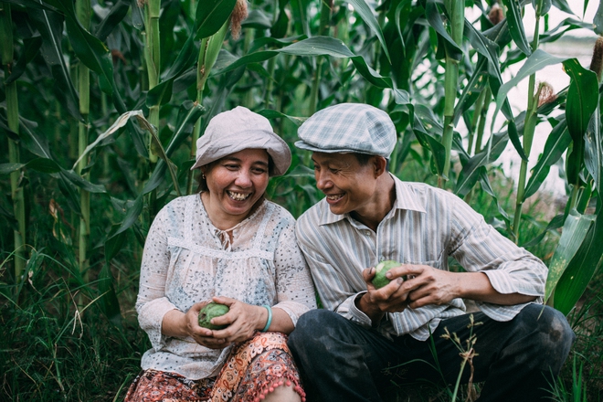 Không có một đám cưới đàng hoàng, 25 năm sau đôi vợ chồng già nhận món quà bất ngờ từ con trai - Ảnh 18.