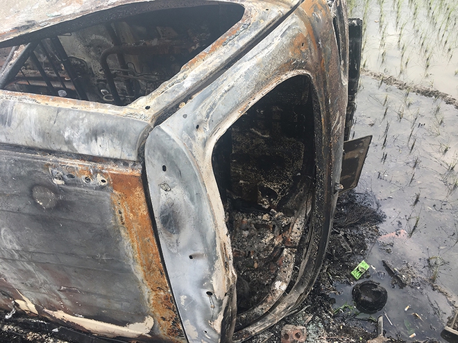 Cận cảnh chiếc ô tô Toyota Fortuner bị đốt ở Hải Dương - Ảnh 8.