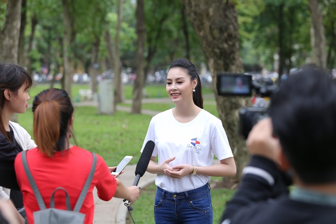 Hoa hậu Biển Phạm Thùy Trang dọn rác trong công viên - Ảnh 8.