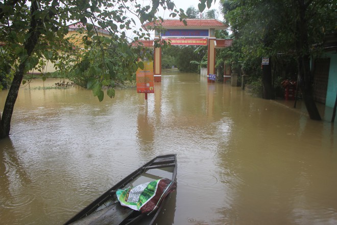 Mưa lớn, thủy điện xả lũ khiến Huế ngập nặng lần thứ 2 trong nửa tháng - Ảnh 7.