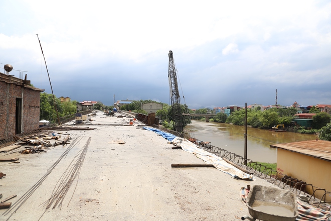 Hà Nội: Nhà dân gần cầu đang xây bị lún, nứt, ở trong nhà như ngoài trời - Ảnh 6.
