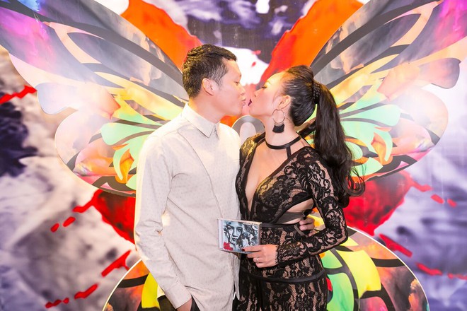 Khánh Linh được chồng hôn say đắm trong buổi ra mắt sản phẩm mới - Ảnh 6.