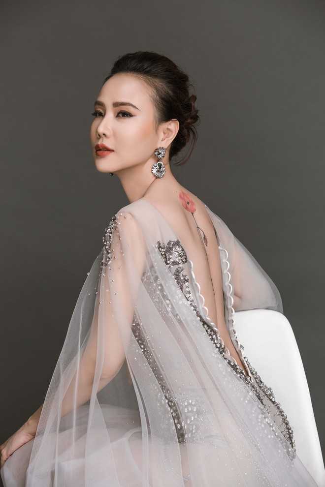 Dương Yến Ngọc xăm mình, phẫu thuật thẩm mỹ vẫn đi thi Hoa hậu Quý bà Hòa bình Thế giới - Ảnh 2.