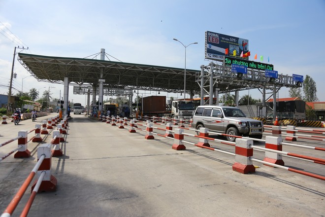 BOT Cai Lậy xả trạm, tài xế vẫn cương quyết không đi khiến giao thông ùn tắc 4km - Ảnh 12.