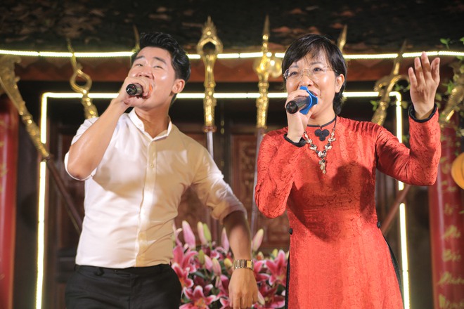 MC Thảo Vân bất ngờ thể hiện giọng hát trong Lễ giỗ Tổ nghề - Ảnh 13.
