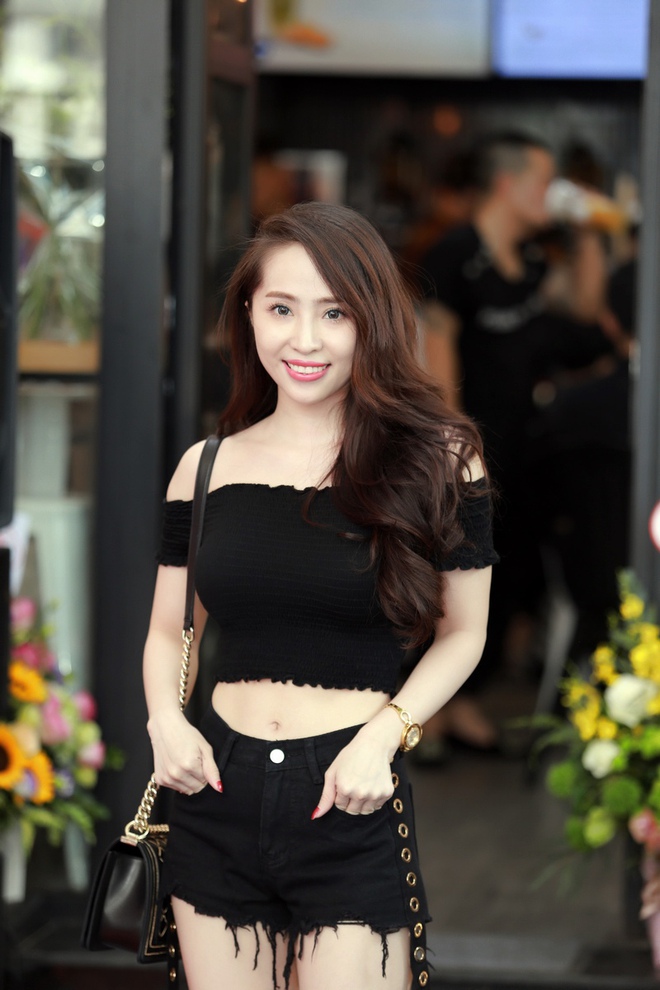 Hot girl Quỳnh Nga tái xuất khoe eo thon, mặt xinh - Ảnh 2.
