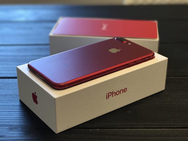 Số phận của chiếc iPhone đỏ sau khi Apple tung ra loạt sản phẩm mới - Ảnh 1.