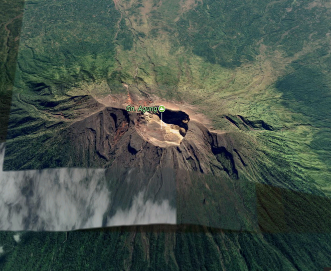 Cận cảnh núi lửa có nguy cơ phát nổ ở Bali: Hình ảnh từ vệ tinh NASA và Google Earth - Ảnh 4.