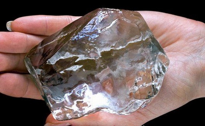 Viên kim cương lớn nhất thế kỷ được bán với giá 53 triệu USD - Ảnh 1.