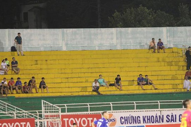 Lượng CĐV khủng khiếp như thế này là nỗi thèm khát lớn của nhiều CLB V-League - Ảnh 9.