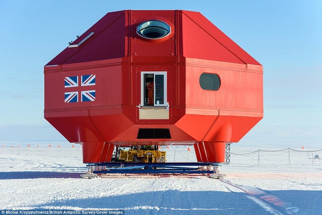 Trạm nghiên cứu Nam Cực bị kéo lê gần 23km, tránh bị vết nứt khổng lồ nuốt chửng - Ảnh 3.