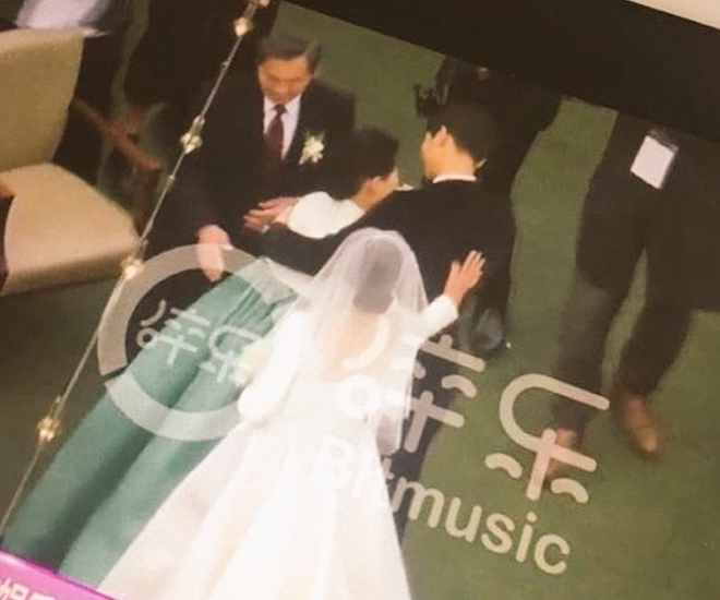 [TRỰC TIẾP TỪ HÀN QUỐC] Siêu đám cưới Song Hye Kyo - Song Joong Ki: Cô dâu chú rể tươi rói bên dàn khách mời hạng A - Ảnh 12.