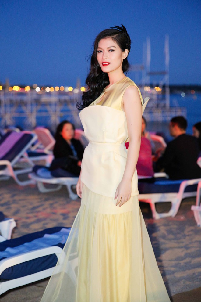 Ngọc Thanh Tâm gây chú ý khi làm MC song ngữ tại LHP phim Cannes 2017 - Ảnh 4.